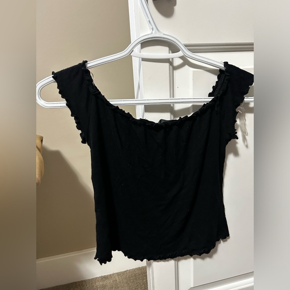 Off the shoulder top trim detailing - Picture 4 of 4